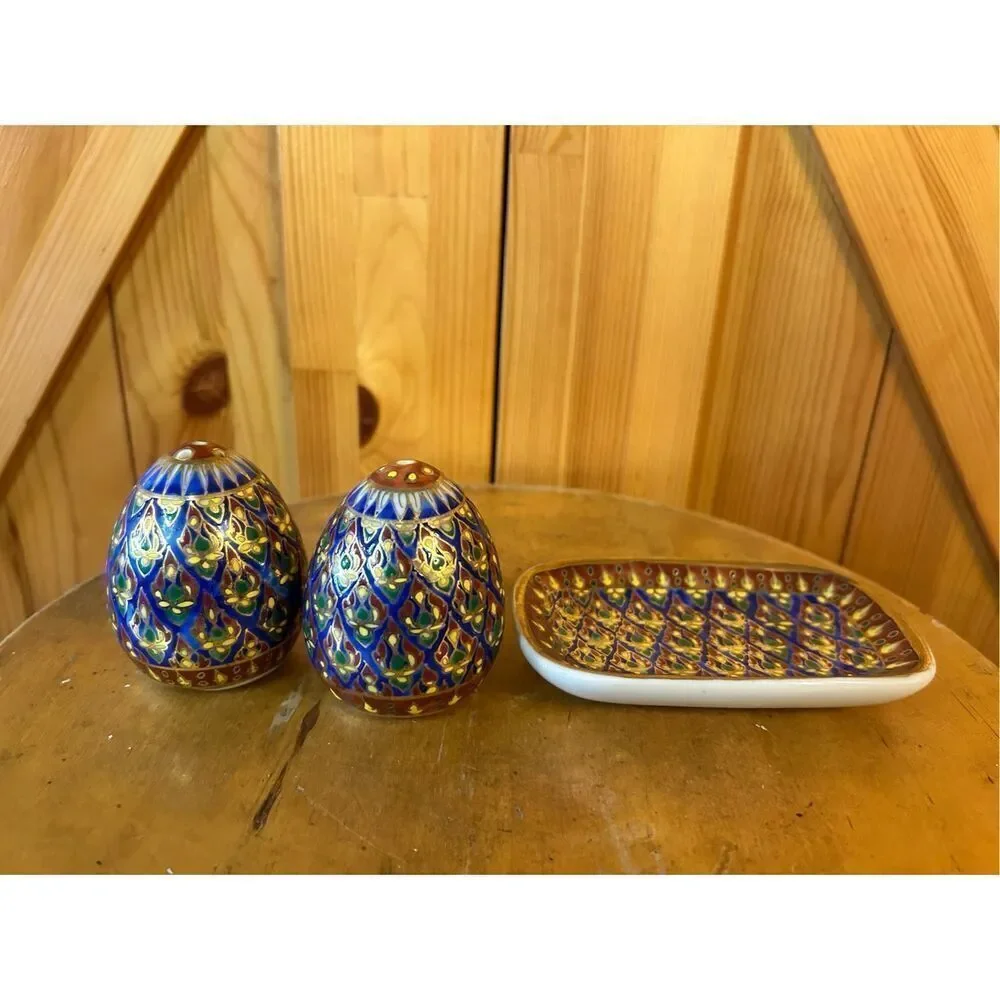 Vintage Hand Painted Thai Benjarong Gold Encrusted Porcelain Salt/Pepper Shakers